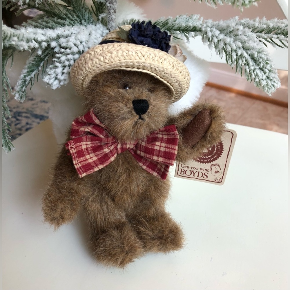 Gen-you-wine BOYDS Bears “Betty Jane Maybeary”